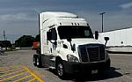 2018 CASCADIA 113 Thumbnail 2
