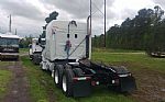 2015 FLGF4170 Sleeper Semi Tractor Thumbnail 2