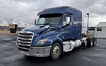 2019 CASCADIA 126 Thumbnail 1
