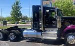 2022 W900B Thumbnail 2