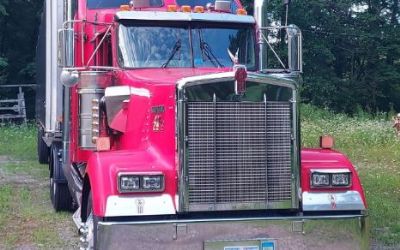 Photo of a 2006 Kenworth W900L Sleeper Trucks for sale