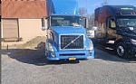 2011 VNL64T300 Thumbnail 3