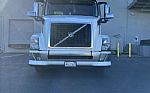 2015 VNL64T670 Thumbnail 4
