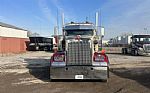 2021 W900 Thumbnail 3