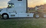 2013 VNL64T670 Thumbnail 3