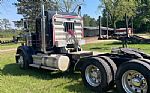 2018 W900 Thumbnail 3
