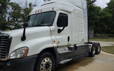 Photo of a 2015 Freightliner Cascadia Conventional Sleeper Semi for sale