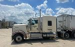 2013 W900 Thumbnail 2
