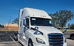 2019 CASCADIA 126 Thumbnail 2