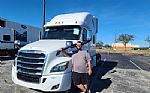 2019 CASCADIA 126 Thumbnail 6