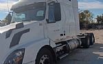 2018 VNL64T670 Thumbnail 3