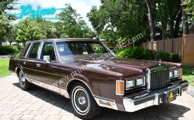 Photo of a 1989 Lincoln Town Car Signature for sale