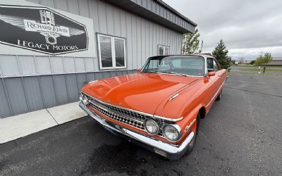 Photo of a 1961 Ford Starliner 