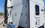 2012 T660 Thumbnail 2