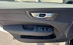 2026 XC60 Thumbnail 15