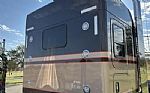 2025 W900L Thumbnail 9