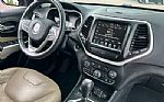 2017 Cherokee Thumbnail 32