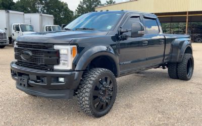 Photo of a 2018 Ford F-450 4WD Platinum Crew Cab for sale