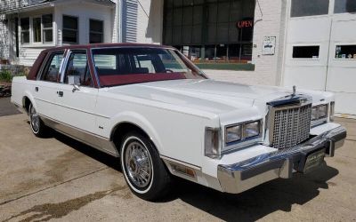 Photo of a 1986 Lincoln Town Car Incredible Condition Inside And Out, Must See for sale