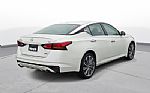 2023 Altima Thumbnail 6