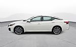 2023 Altima Thumbnail 9