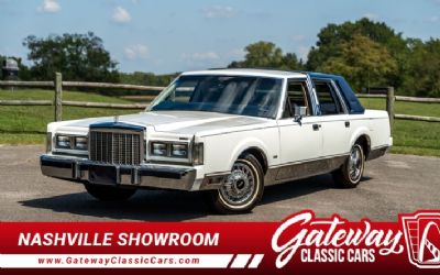 Photo of a 1985 Lincoln Town Car Signature Series 1985 Lincoln Town Car for sale