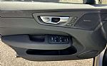 2026 XC60 Thumbnail 16