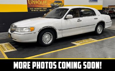 Photo of a 2001 Lincoln Town Car Executive Series for sale