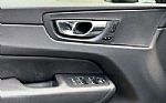 2021 XC60 Thumbnail 15