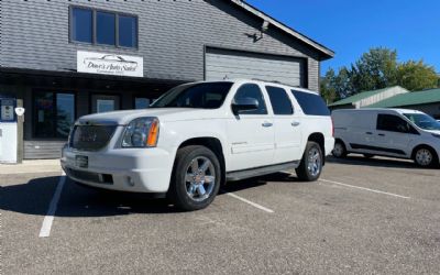 Photo of a 2013 GMC Yukon XL SLT 4X4 4DR SUV for sale