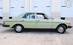 1977 240D Thumbnail 32