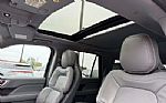 2019 Navigator Thumbnail 8