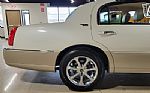 2005 Town Car Signature Limited Thumbnail 37