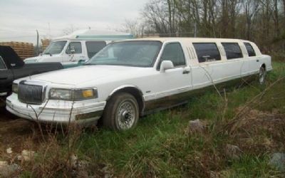 Photo of a 1996 Lincoln Town Car Executive Limousine for sale