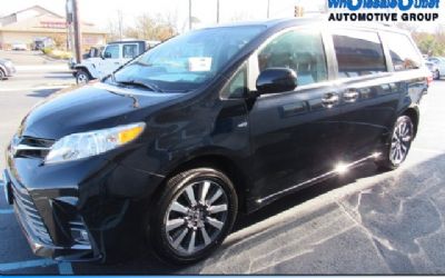 Photo of a 2018 Toyota Sienna XLE 7-Passenger AWD for sale