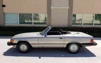 Photo of a 1987 Mercedes-Benz 560 SL Convertible for sale