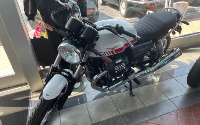 Photo of a 2023 Moto Guzzi V7 Special Red Stripe for sale